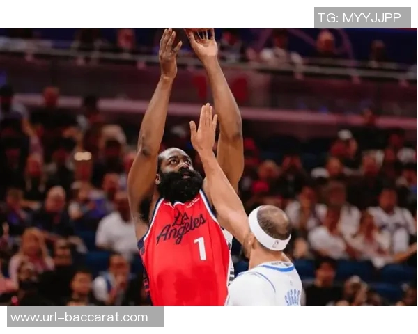 哈登36岁依然拼搏场均出战38分钟展现不屈精神如同地主家的驴 哈登36岁依然拼搏场均出战38分钟展现不屈精神如同地主家的驴